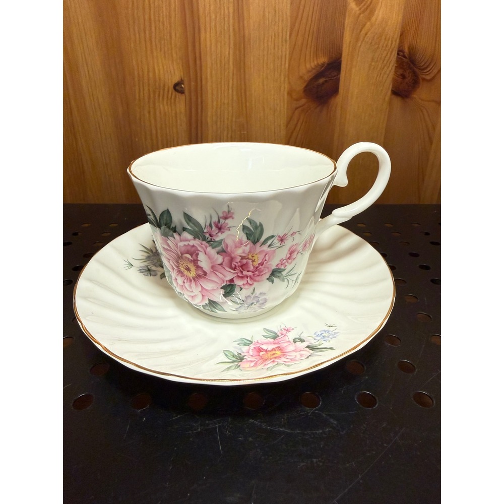 Allyn Nelson Collection Fine Bone China England Floral Teacup & Saucer Gold Trim